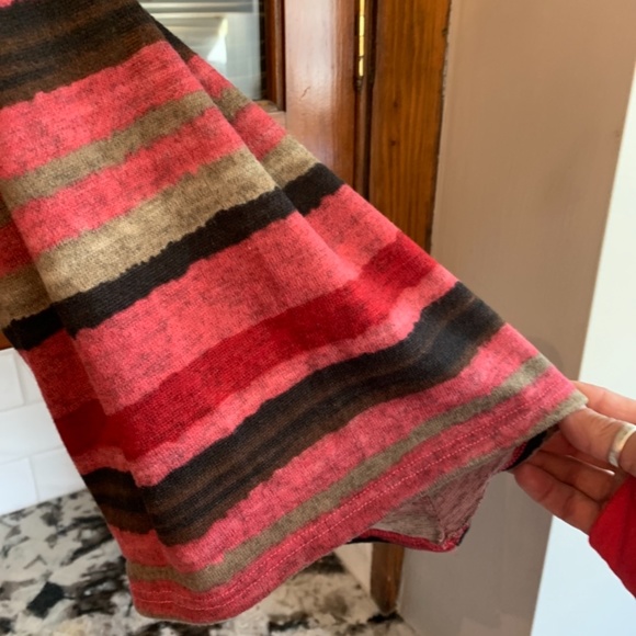 Basically me Los s as ageless bell sleeves hoodie. Never worn - Picture 2 of 4